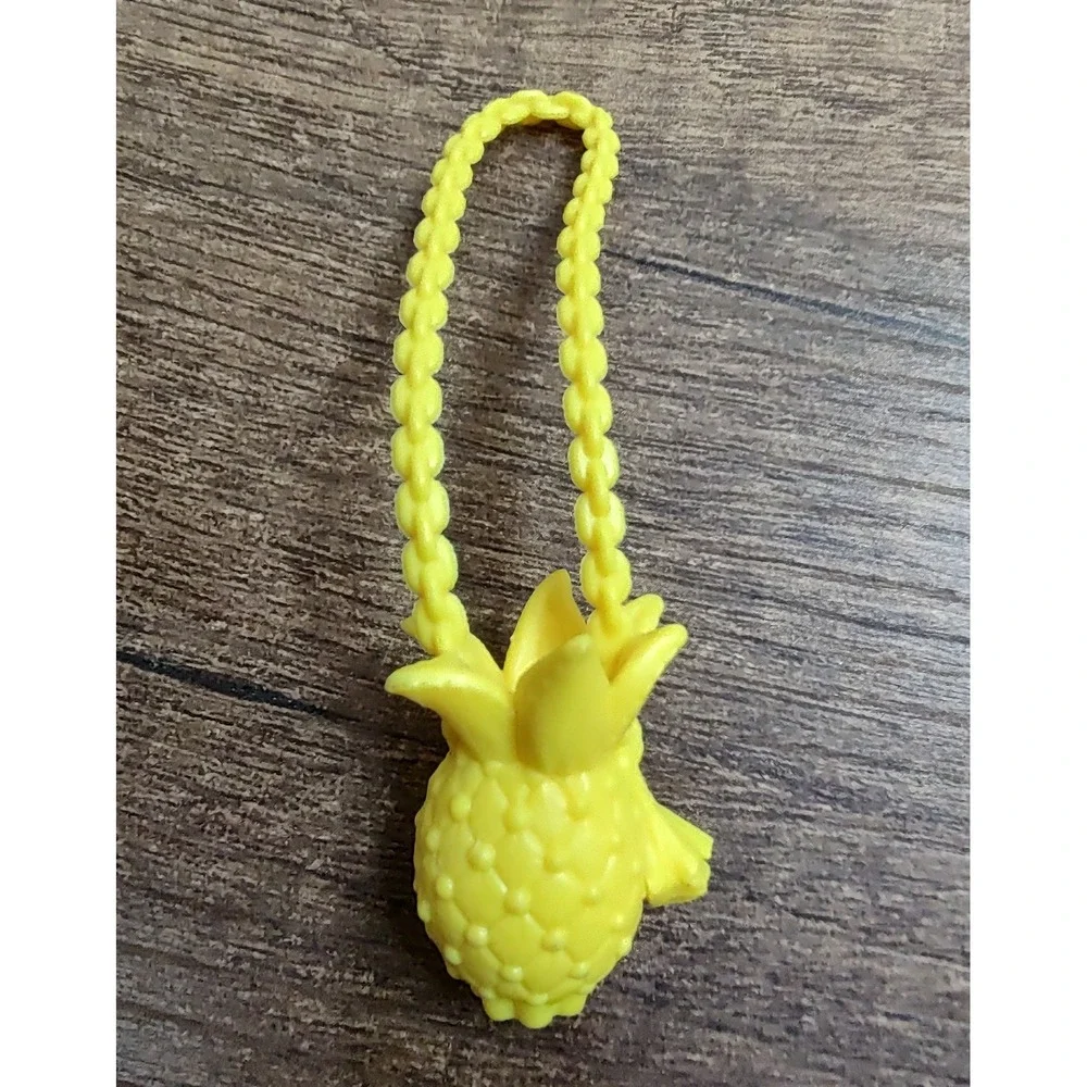 Barbie doll YELLOW PINEAPPLE SHAPED bag with handle  BARBIE PURSE ACCESSORY Z29